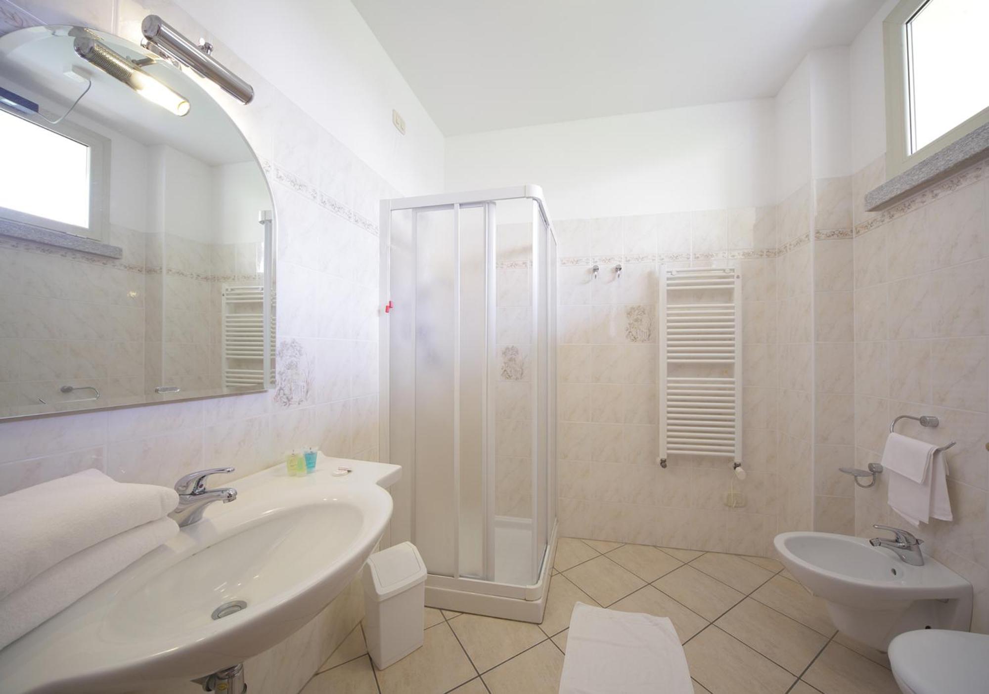 Two-Bedroom Apartment (5 Adults),706230826:JPEG